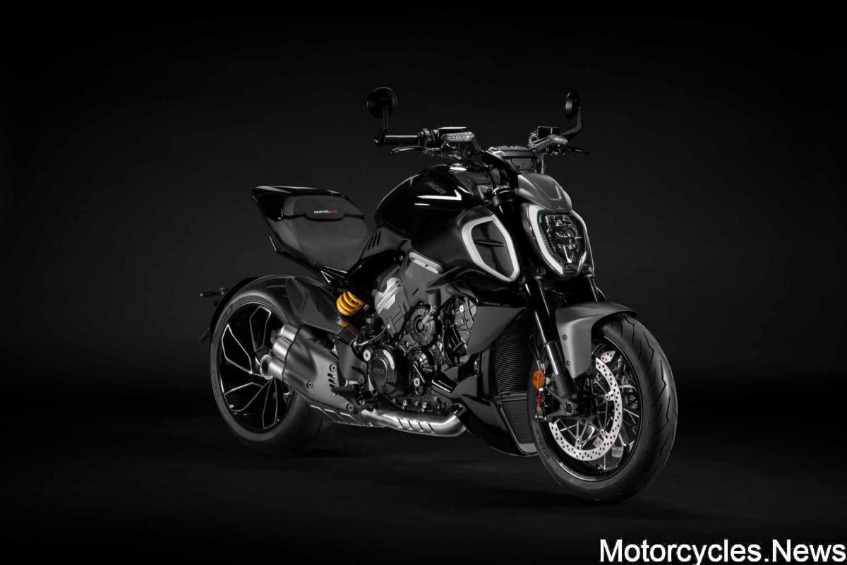 DVLV4_MY23_ACC_01_UC484002_High