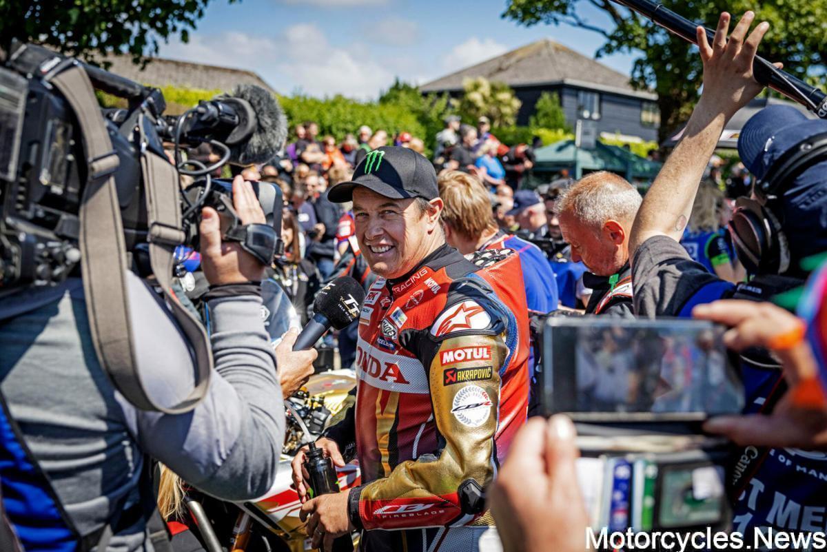 Isle of Man TT 2022 - SuperBike 1 (1)