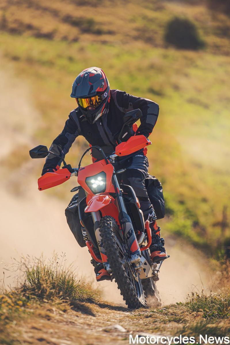 KTM 690 Enduro R - 2023 MotorcyclesNews (1)