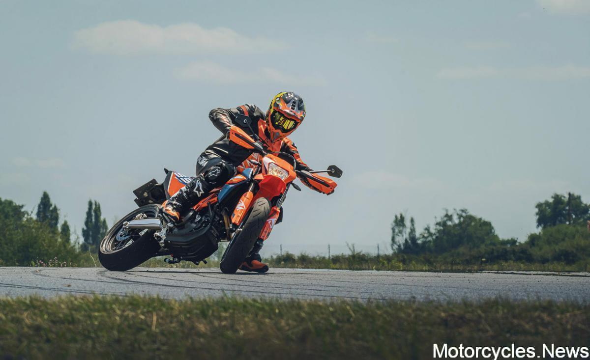 KTM 690 SMC R - 2023 MotorcyclesNews (1)