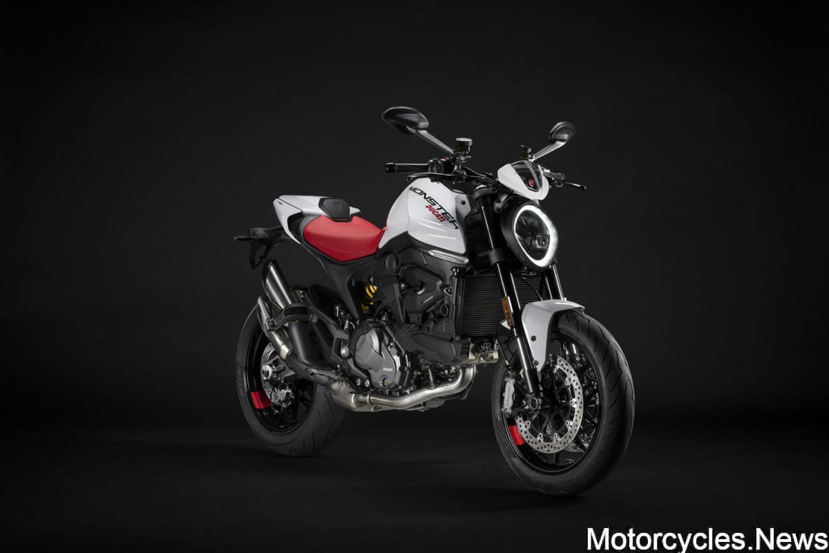 MY_2024_Monster_IcebergWhite_Livery_01_UC516488_High