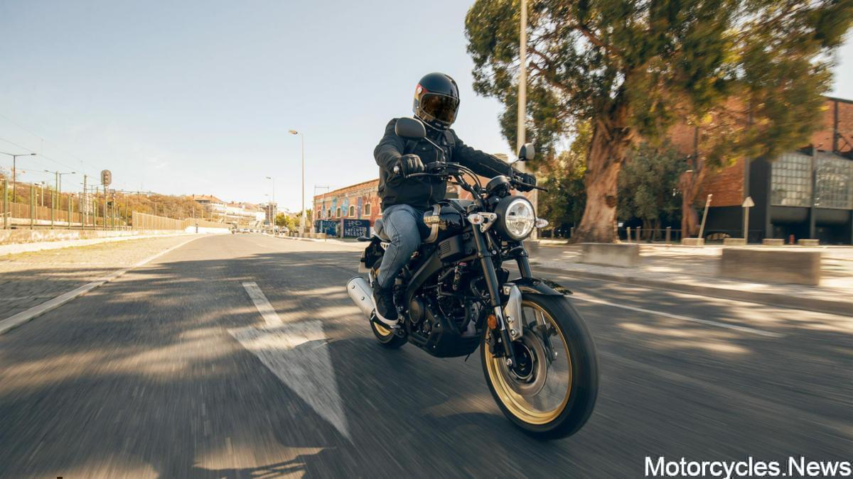 XSR125 Legacy Action images