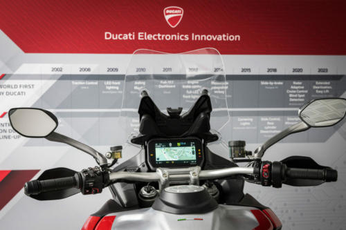 01_DucatiWay_UC526160_High