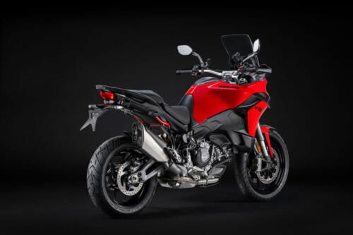 03 - MY25_MULTISTRADA_V2_STUDIO _7__UC732387_High