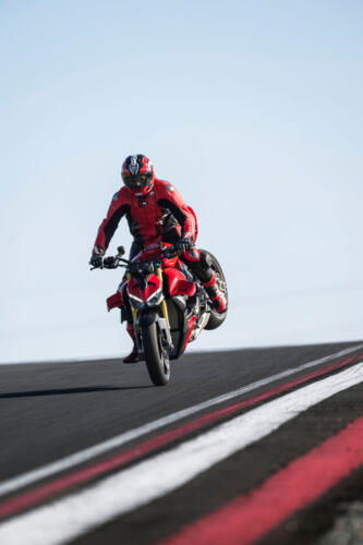 06 - MY25_STREETFIGHTER_V4S_DYN _4__UC731651_High