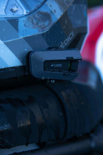 1814_PACKTALK Edge lifestyle 1