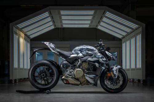 1_Ducati_Streetfighter_Centauro_UC601881_High