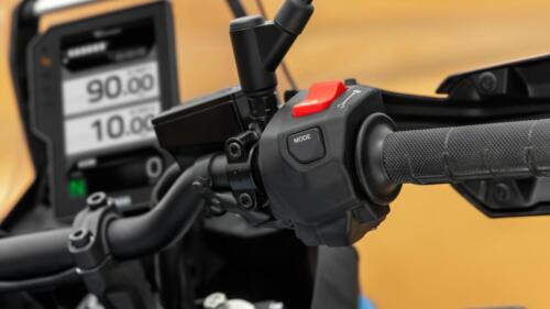 2025_YAM_XTZ700SPR_EU_SYB_DET_010_03_preview_1