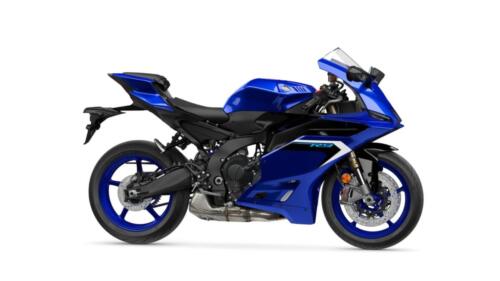 2025_YAM_YZF900R9_EU_DPBMC_360_004_03_preview_1