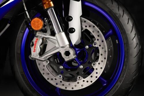 2025_YAM_YZF900R9_EU_DPBMC_DET_004_03_preview_1