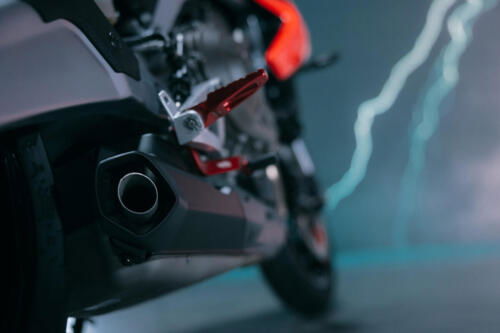 27 Aprilia Tuono 457