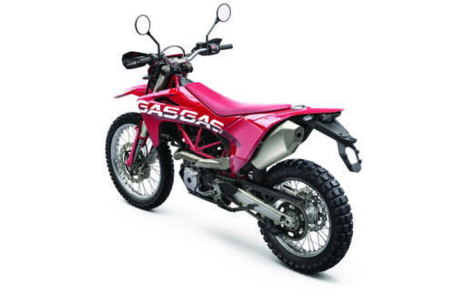 30302_Travel _ ES 700 _ 2022 _ Studio