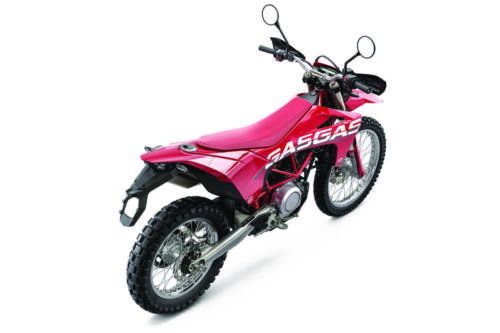 30303_Travel _ ES 700 _ 2022 _ Studio