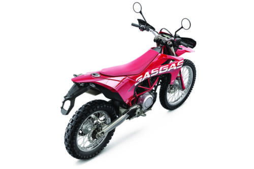 30303_Travel _ ES 700 _ 2022 _ Studio