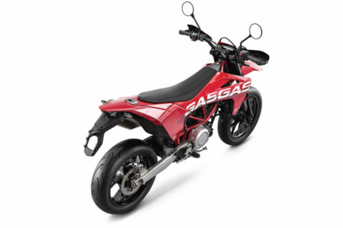 30309_Supermoto _ SM 700 _ 2022 _ Studio