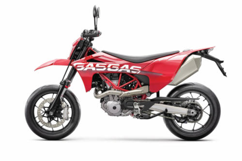 30313_Supermoto _ SM 700 _ 2022 _ Studio