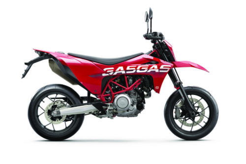 30314_Supermoto _ SM 700 _ 2022 _ Studio