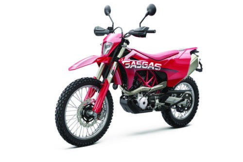 30505_Travel _ ES 700 _ 2022 _ Studio