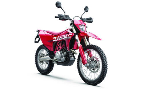 30506_Travel _ ES 700 _ 2022 _ Studio