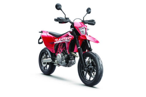 30508_Supermoto _ SM 700 _ 2022 _ Studio