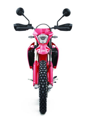 30693_Travel _ ES 700 _ 2022 _ Studio