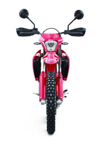 30693_Travel _ ES 700 _ 2022 _ Studio