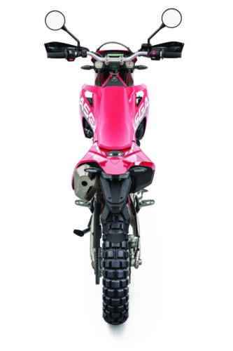 30694_Travel _ ES 700 _ 2022 _ Studio