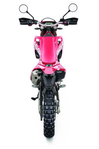 30694_Travel _ ES 700 _ 2022 _ Studio