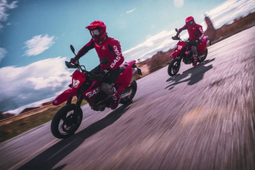 33768_Supermoto _ SM 700 _ 2022 _ Action