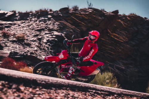 33769_Supermoto _ SM 700 _ 2022 _ Action