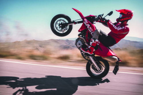 33772_Supermoto _ SM 700 _ 2022 _ Action
