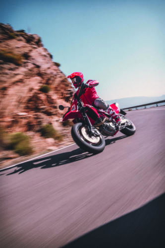 33774_Supermoto _ SM 700 _ 2022 _ Action