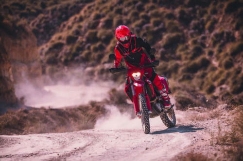 33786_Travel _ ES 700 _ 2022 _ Action