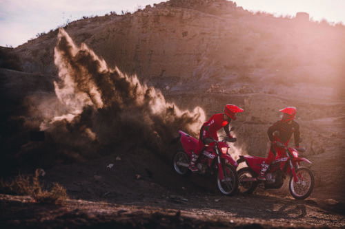 33791_Travel _ ES 700 _ 2022 _ Action