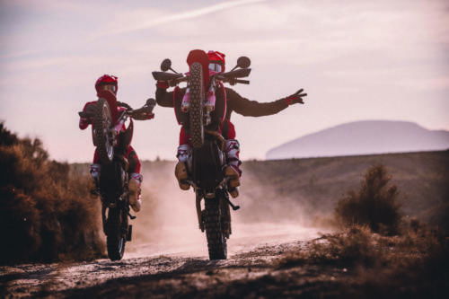 33792_Travel _ ES 700 _ 2022 _ Action