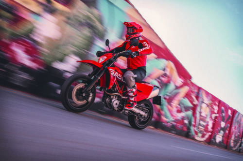 33795_Supermoto _ SM 700 _ 2022 _ Action