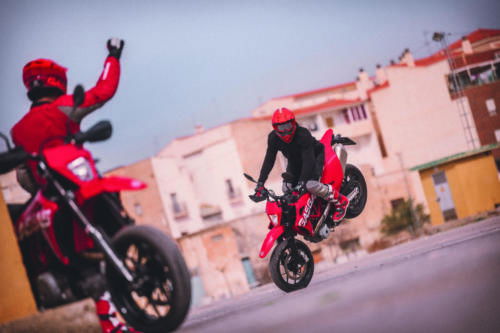 33797_Supermoto _ SM 700 _ 2022 _ Action