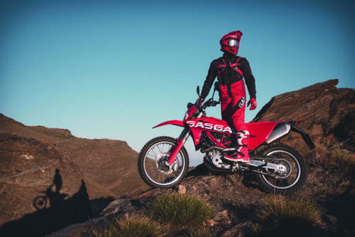 33798_Travel _ ES 700 _ 2022 _ Static