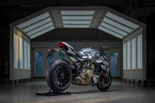 3_Ducati_Streetfighter_Centauro_UC601886_High