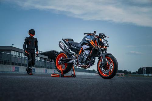 410868_MY22 KTM 890 DUKE R - Cat B