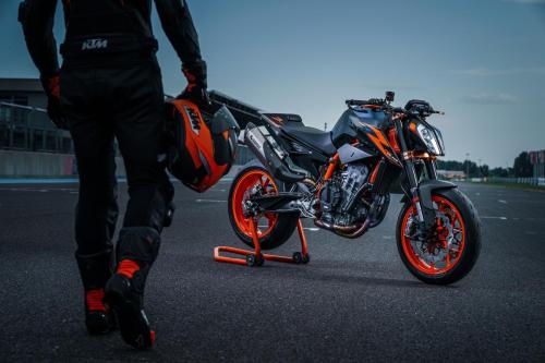 410869_MY22 KTM 890 DUKE R - Cat B