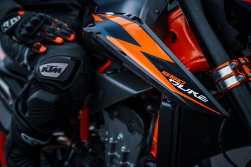 410872_MY22 KTM 890 DUKE R - Cat B