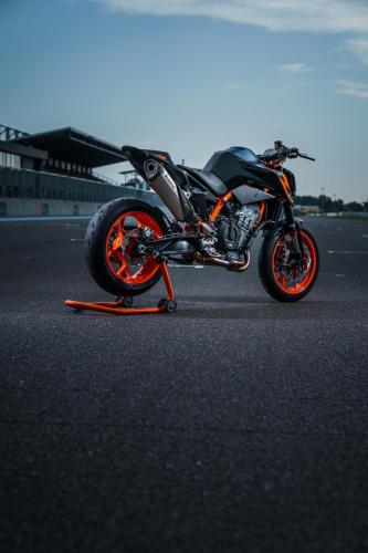 410877_MY22 KTM 890 DUKE R - Cat B