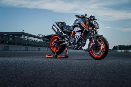 410879_MY22 KTM 890 DUKE R - Cat B