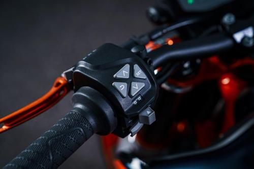 410882_MY22 KTM 890 DUKE R - Cat B