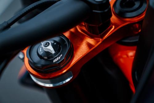 410884_MY22 KTM 890 DUKE R - Cat B