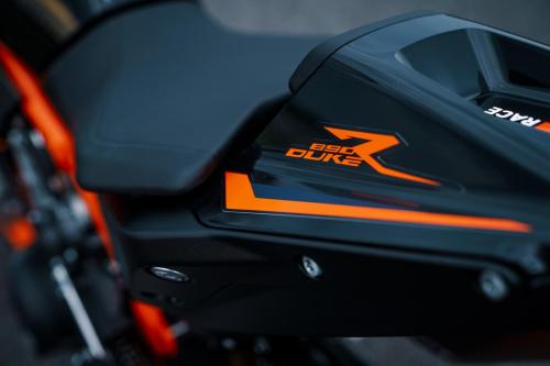 410888_MY22 KTM 890 DUKE R - Cat B
