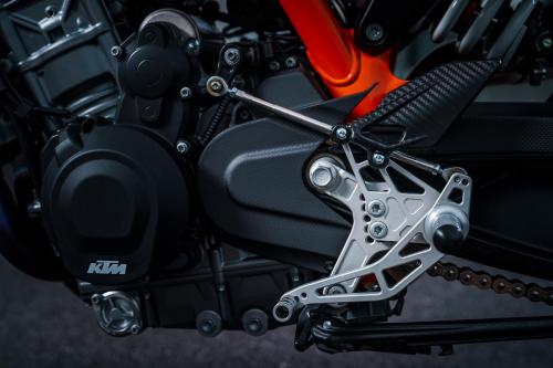 410889_MY22 KTM 890 DUKE R - Cat B