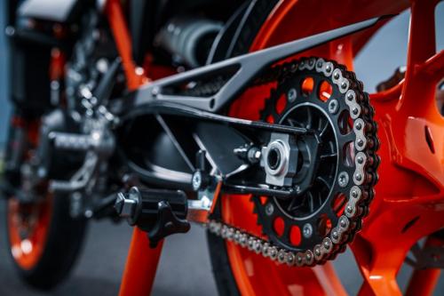 410890_MY22 KTM 890 DUKE R - Cat B