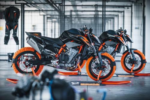 410897_MY22 KTM 890 DUKE R - Cat B